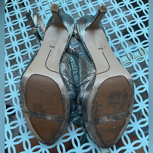 Nine West silver kitten heel, island platform, sz 10 - Picture 4 of 5